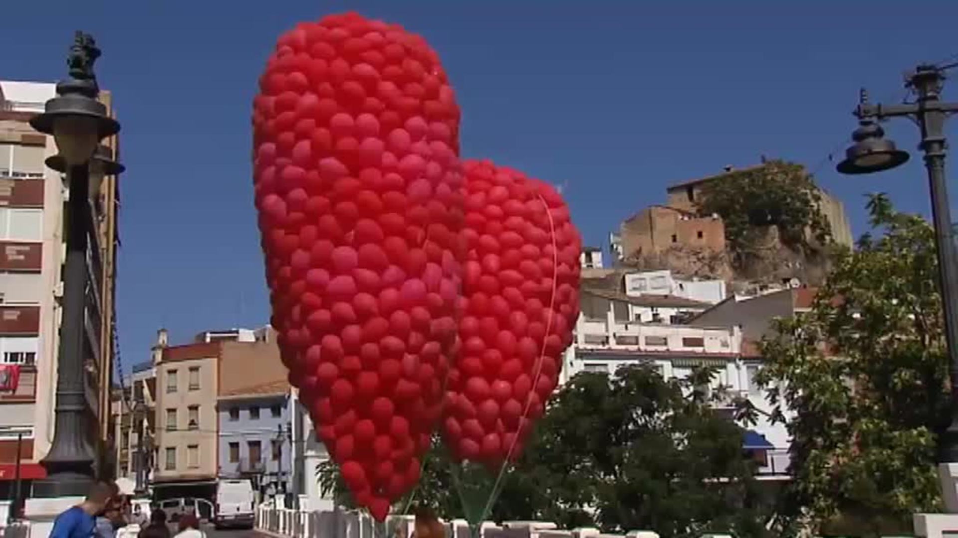 Bu Ol Se Ti E De Rojo Con Globos En Honor A Su Tomatina La Verdad