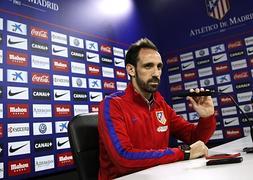 Juanfran, en rueda de prensa. / EFE/