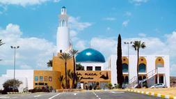 Palacete nazarí. Fachada de la discoteca aguileña La Meca, en la carretera de Calabardina. :: ALFONSO SOLER/