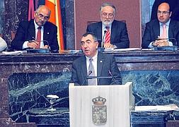 El consejero de Presidencia, Manuel Campos, durante su comparecencia en la Asamblea, ayer. :: CARM/