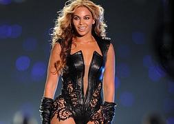 La cantante Beyoncé durante su actuación en la Super Bowl :: Twitter/
