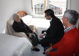 El alcalde visita a Rosario en su domicilio.:: Ayto. Torre Pacheco/