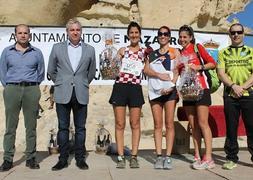 Las ganadoras posan con los premios. :: Ayto. Mazarrón/