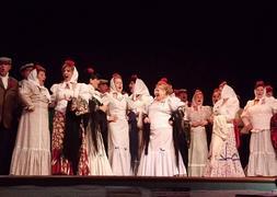 Interpretación de una zarzuela durante la actuación. :: Ayto. San Javier/