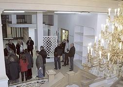 Empresarios en los antiguos Almacenes Bertrand en una de las jornadas de puertas abiertas. :: S. M. L. /AGM/