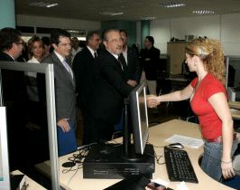 SALUDO. Las autoridades visitan las dependencias. / S. M .L./AGM/
