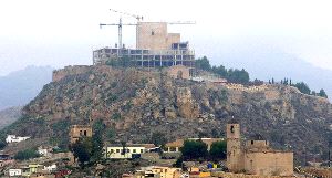 ASÍ ESTÁ. Estado actual de las obras del parador en el castillo de Lorca. / LA VERDAD/