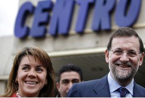 PRESENTE Y FUTURO. Cospedal y Rajoy, en una foto de archivo a la conclusión de un acto político en Toledo el pasado mes de enero. / Foto: AFP | Vídeo: Canal 6/