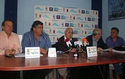 Momento en el que los miembros de la gestora informan de la situación econímica. / S.M./