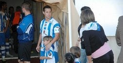 Orlando Gutiérrez en los prolegómenos del útimo partido del Lorca Deportiva contra el Marbella en el Artés Carrasco. /P. R./