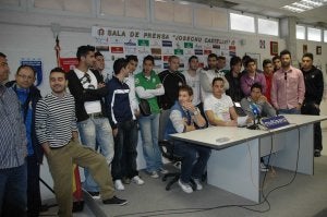 Protesta. Rueda de prensa de los jugadores del Lorca Deportiva, el pasado día 16, en la que denunciaron los atrasos que están teniendo para cobrar cada mez. ::
PEDRO RE/