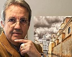 Saturnino Espín, junto a una de sus obras. :: MARTÍNEZ-BUESO/