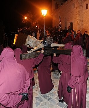 El Cristo de la Misericordia, a hombros, en el Calvario. :: P.ALONSO/AGM/