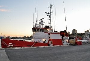 El 'Las Palmas', amarrado en el puerto de Mar del Plata. :: LA VERDAD/