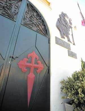 Relieves y emblema de Santiago en la ermita de Miranda. ::
A. GIL / AGM/