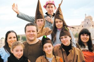 Miembros de Caravaca Teatro, que representarán 'Los duendes y el zapatero'./