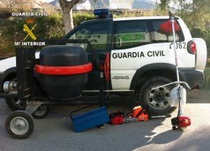 Algunos de los efectos recuperados por la Guardia Civil. ::
XG. CIVIL/
