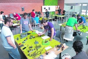 Los participantes en el torneo durante una partida. ::
V. VICENS / AGM/
