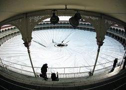 La cúpula de la plaza de toros, tras desplomarse en la madrugada de ayer. Foto: Ángel Navarrete/