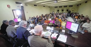 Eusebio Ramos (patrono de la FDS), Emilio Ballester (presidente de la fundación), José Antonio Cobacho (rector de la UMU) y Domingo Jiménez Beltrán (patrono), explicando la campaña. :: NACHO GARCÍA / AGM/