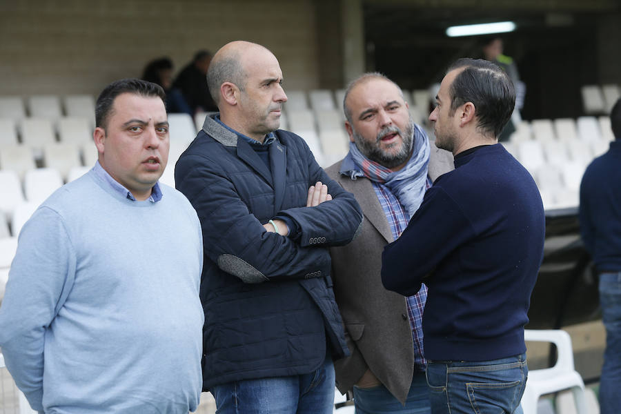 El Cartagena tira de pegada para consolidarse en el liderato y vencer a El Ejido (3-0)