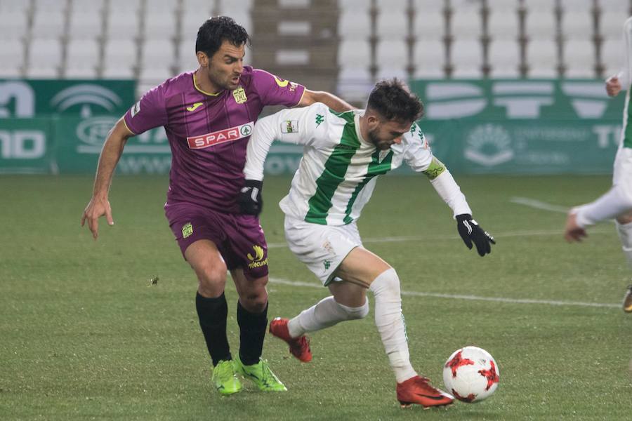 El Efesé sufre para recuperar el liderato ante el Córdoba B (0-1)