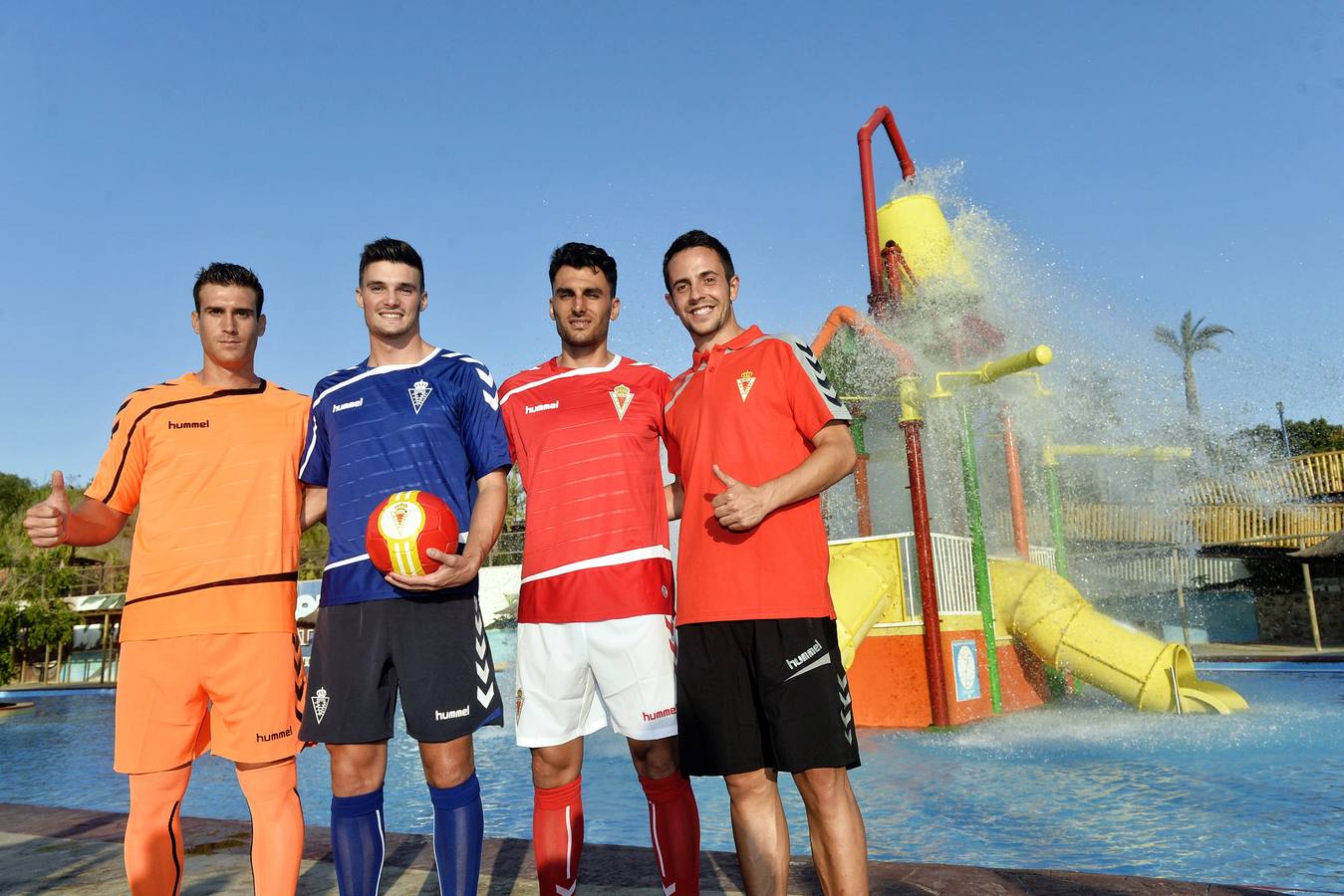 El Real Murcia presenta sus nuevas equipaciones