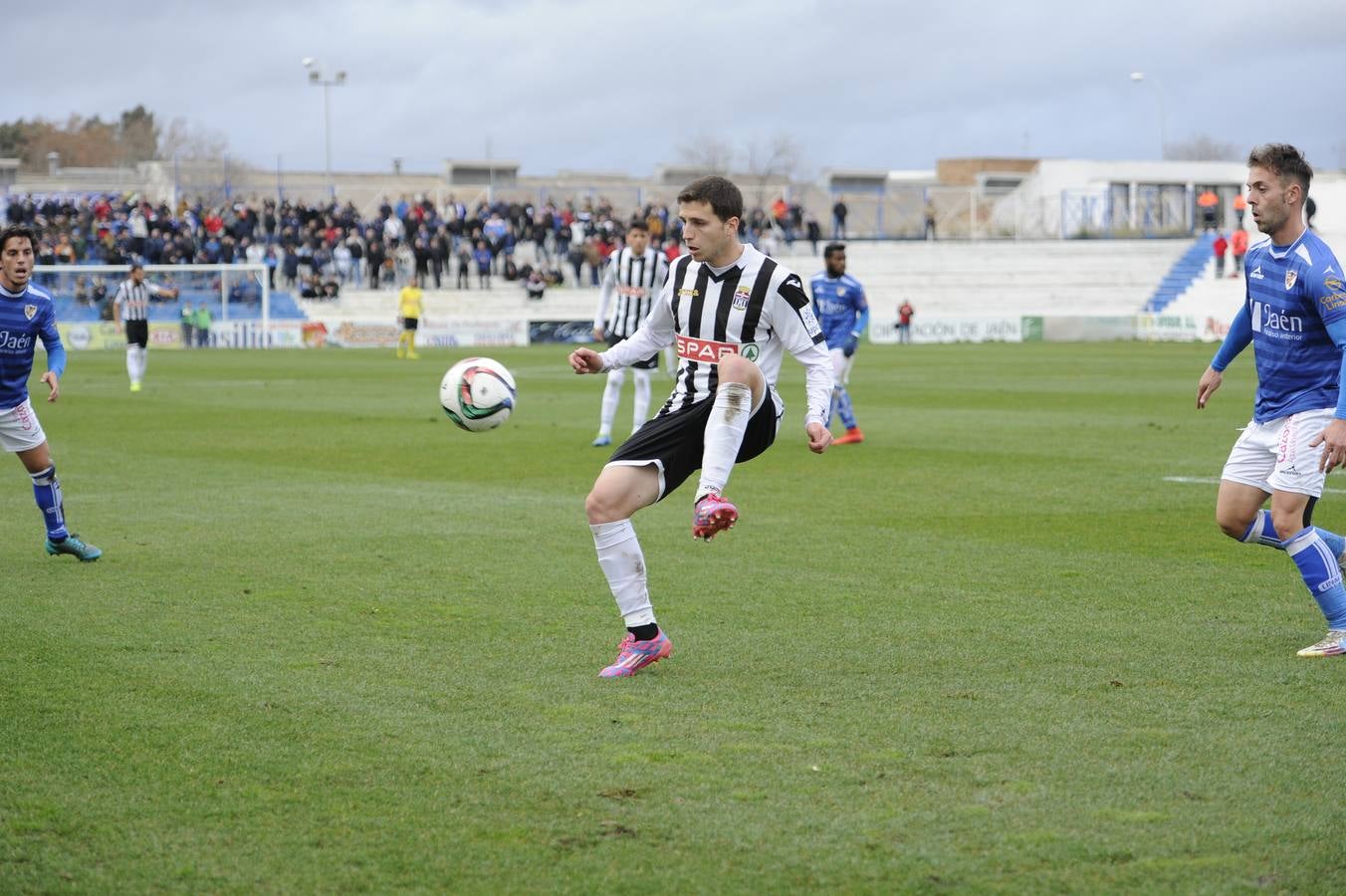 El Cartagena empata ante el Linares (0-0)