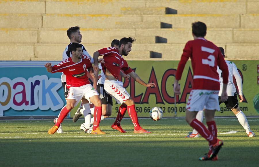 Las mejores fotos del Linense contra el Murcia (0-2)