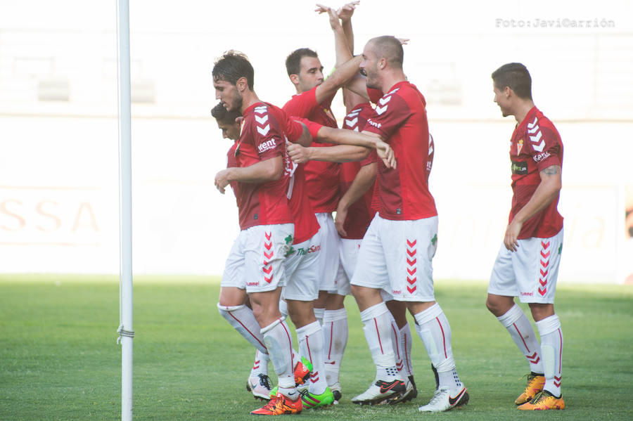 El Real Murcia se hace con la victoria en el primer partido de la temporada