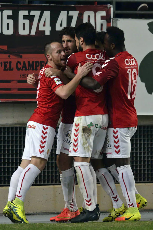 El Murcia consigue los tres puntos ante el líder (1-0)