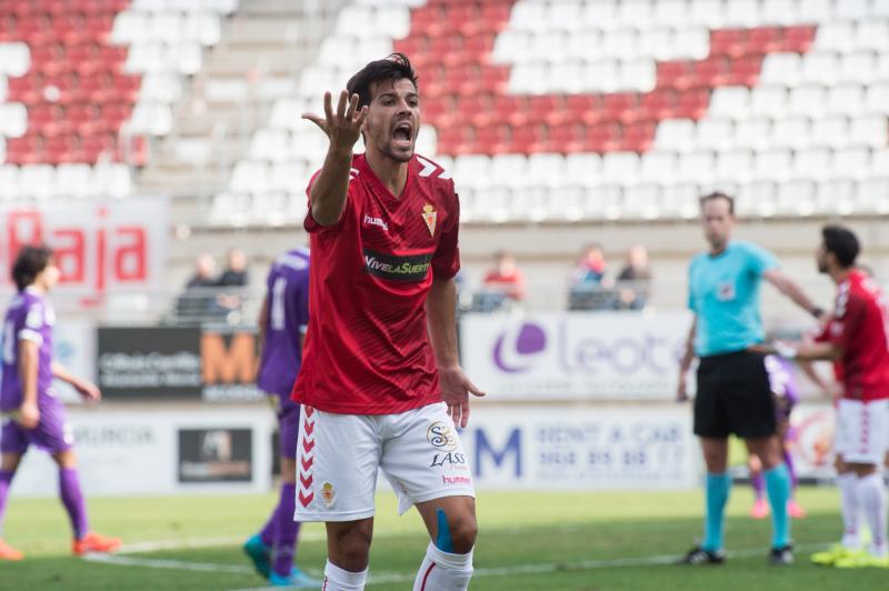 El Murcia vuelve a sonreír en el recibimiento a Moro (2-0)