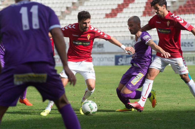 El Murcia vuelve a sonreír en el recibimiento a Moro (2-0)