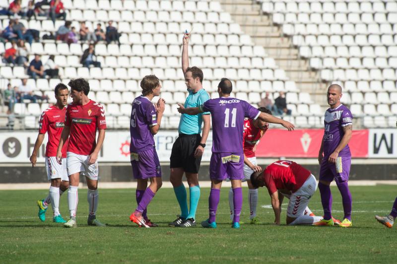 El Murcia vuelve a sonreír en el recibimiento a Moro (2-0)