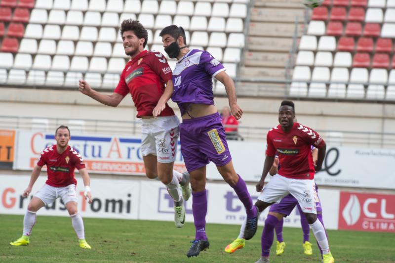 El Murcia vuelve a sonreír en el recibimiento a Moro (2-0)