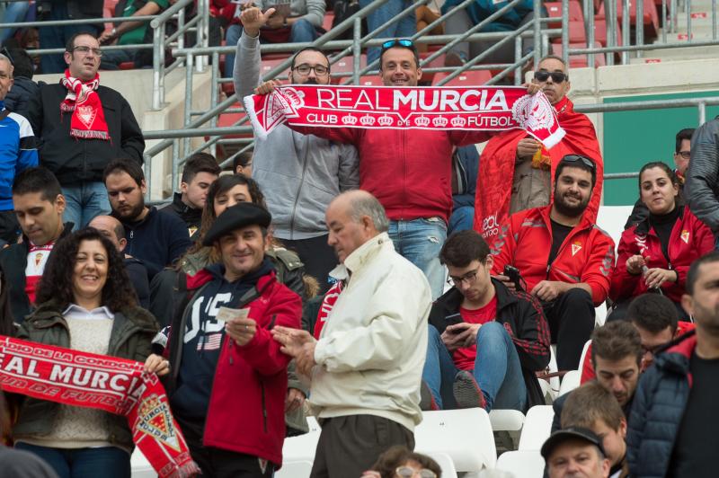 El Murcia vuelve a sonreír en el recibimiento a Moro (2-0)