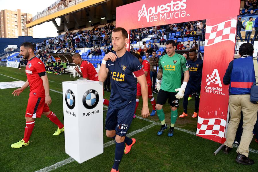 El UCAM respira a balón parado