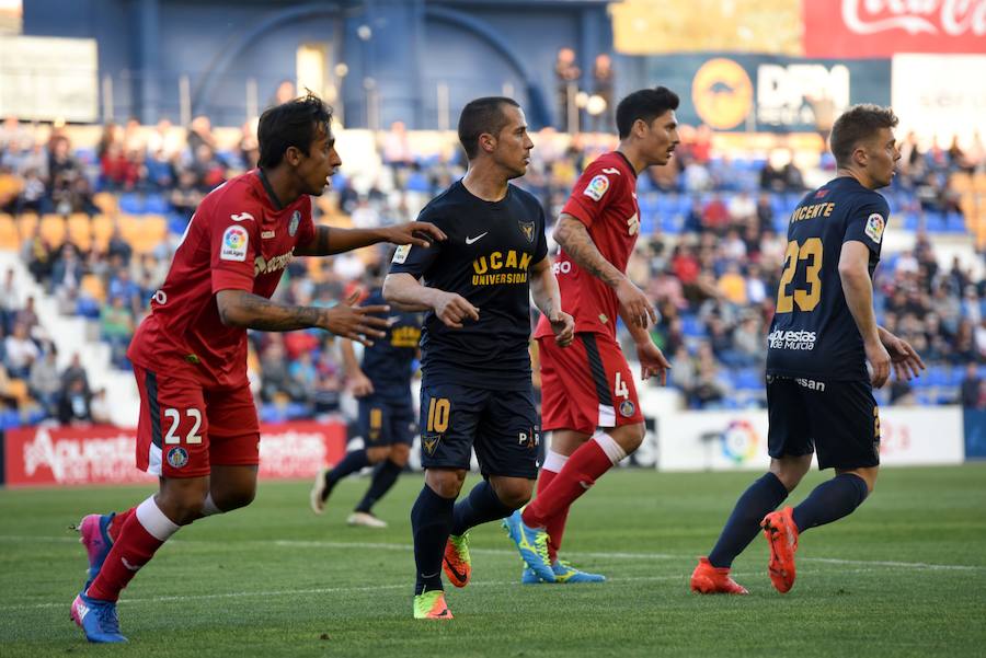 El UCAM respira a balón parado
