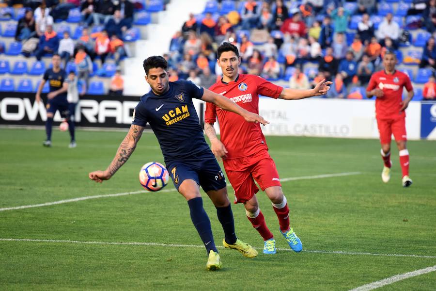 El UCAM respira a balón parado