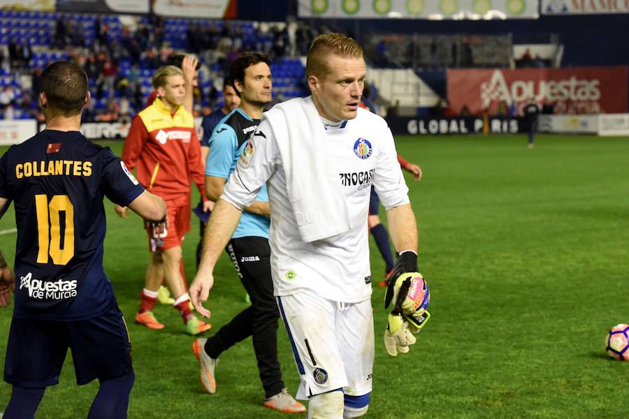 El UCAM respira a balón parado