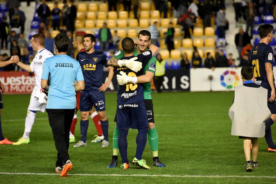 El UCAM respira a balón parado