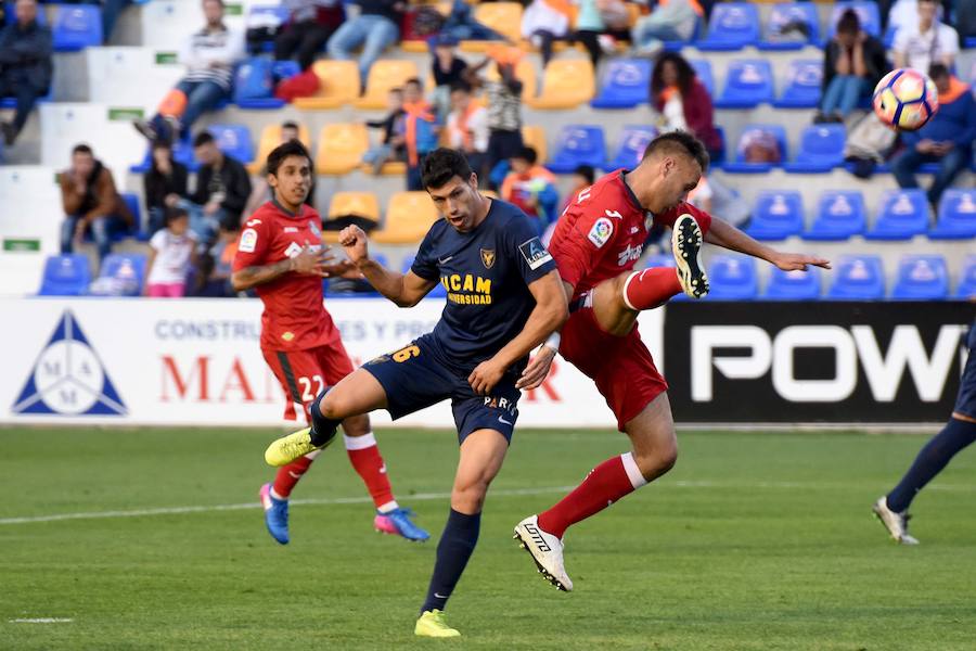 El UCAM respira a balón parado