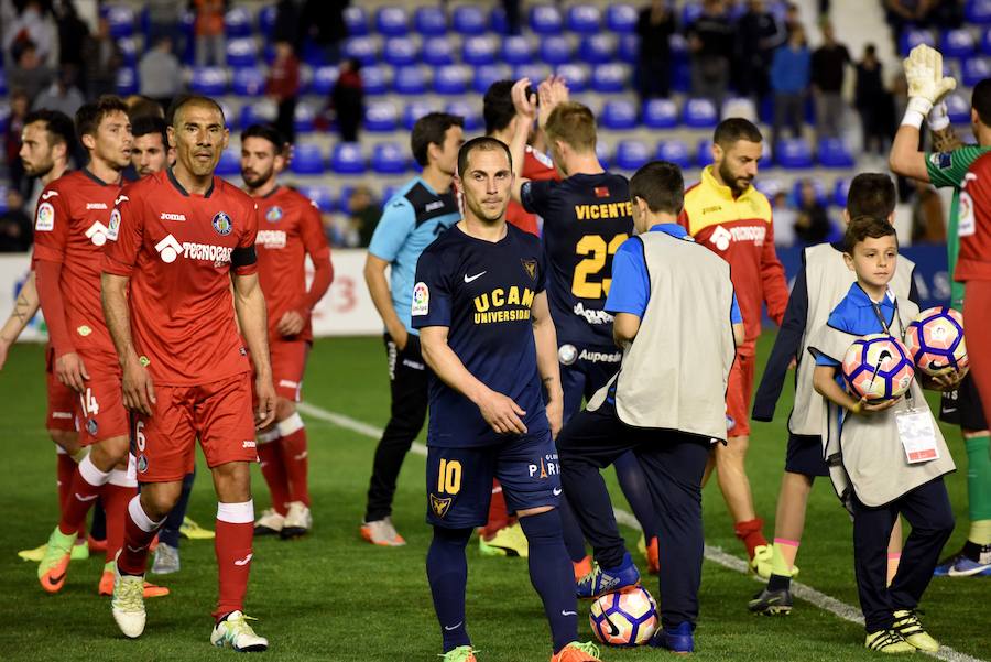 El UCAM respira a balón parado