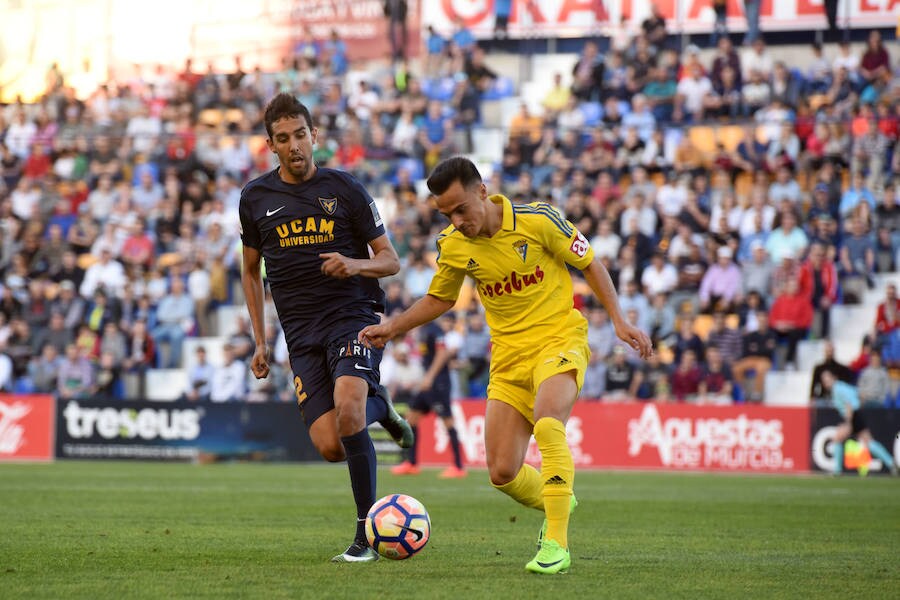 El UCAM logra un punto en casa ante el Cádiz (1-1)