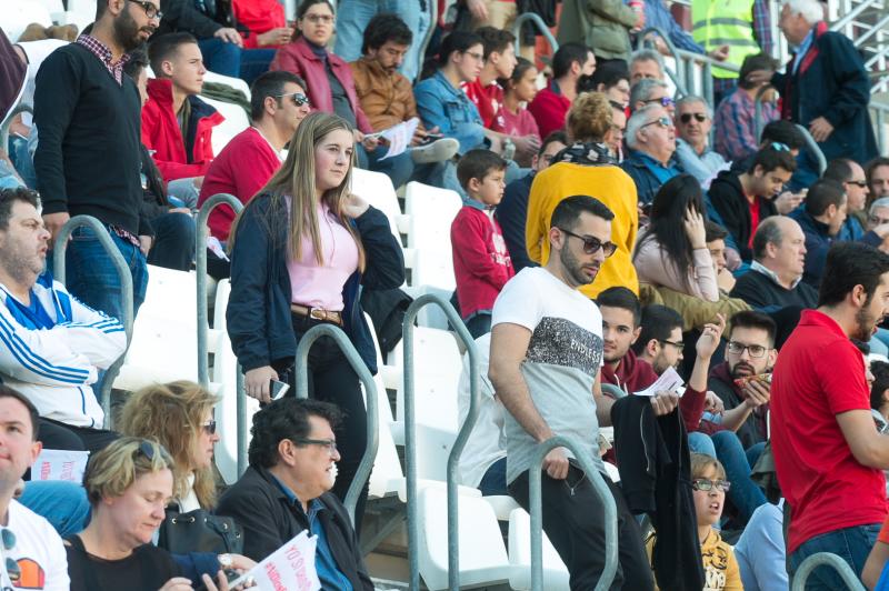 La afición grana acercó al Murcia al 'playoff'