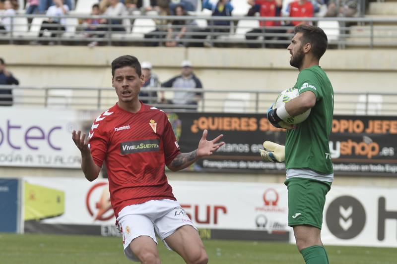 El Murcia se instala en 'playoff' (2-0)