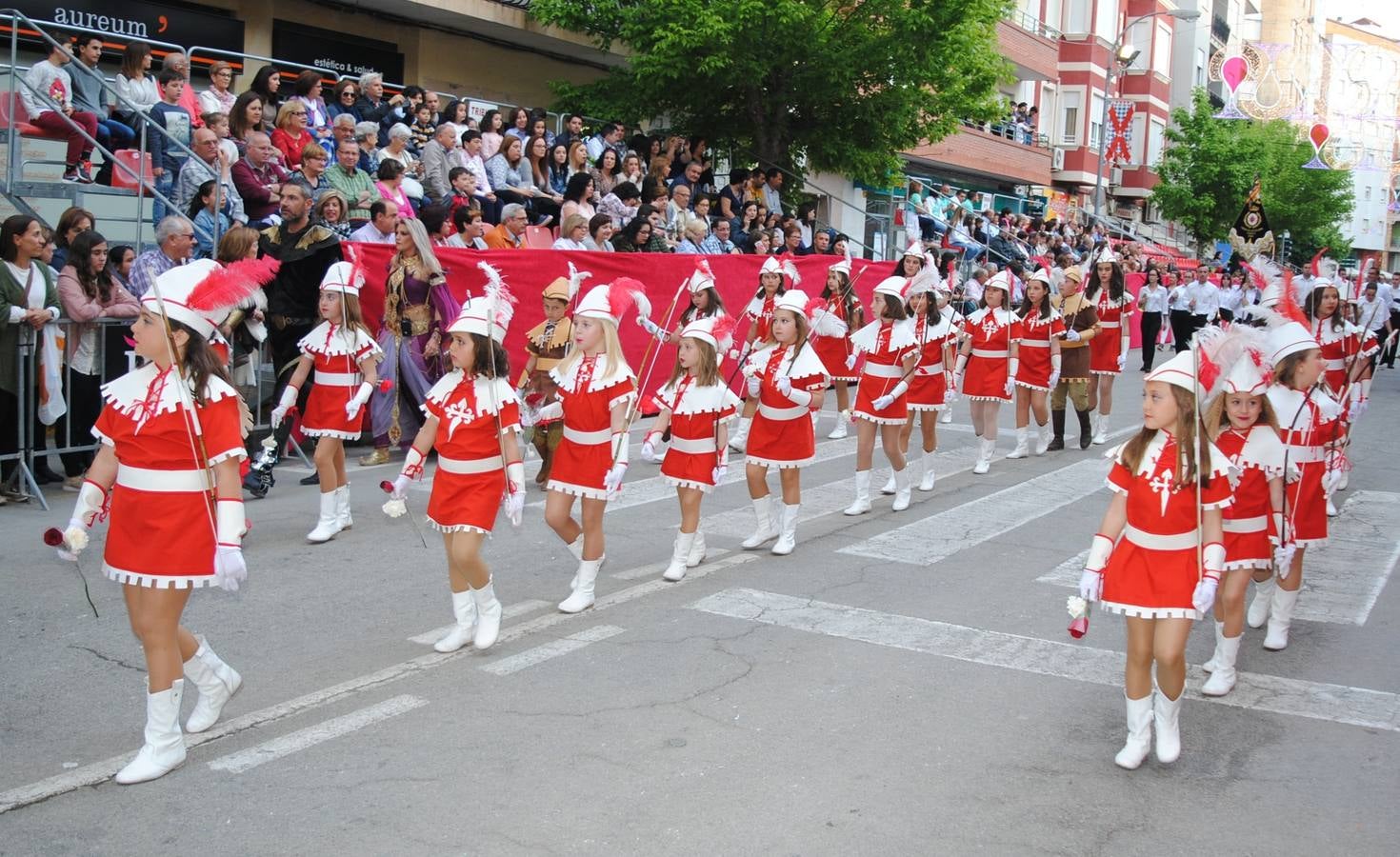 Mesnadas y kábilas asaltan las calles