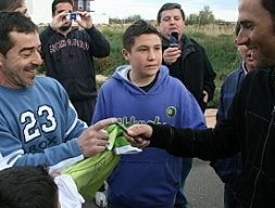 Valverde se dejó ver en la línea de meta como un aficionado más