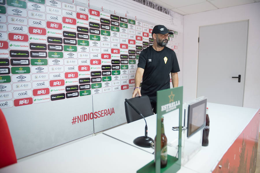 Basadre: «Es un orgullo entrenar al Murcia, pero me abruma un poco»