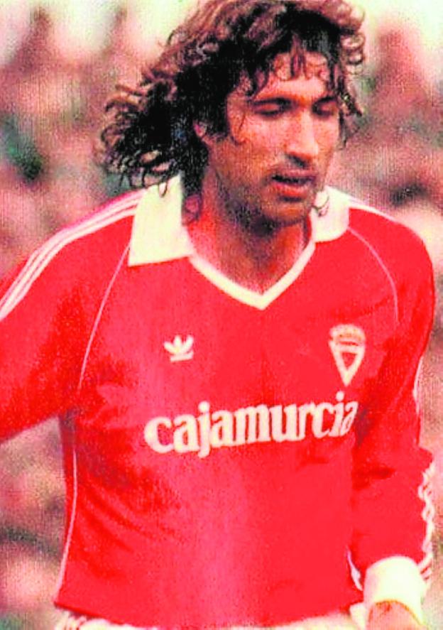 El exgrana Higinio, ingresado en la UCI del Hospital Universitario de